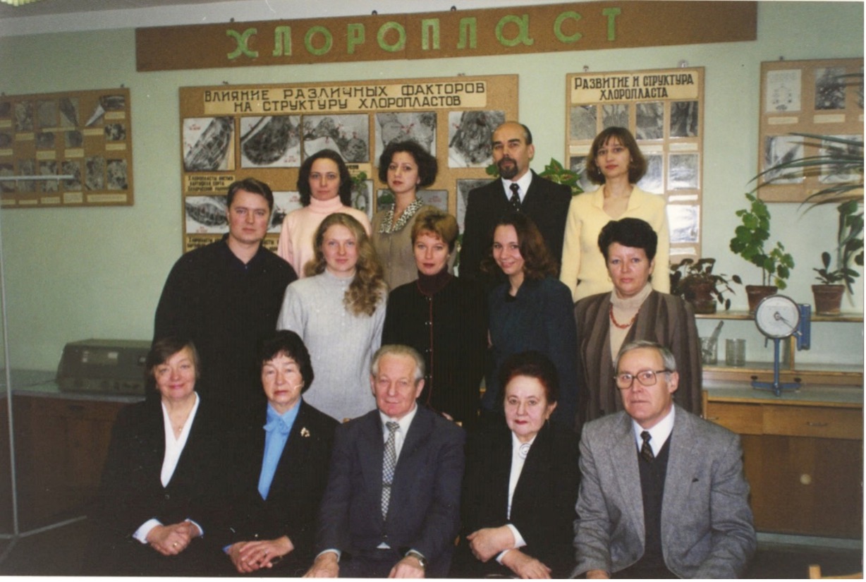 Сотрудники кафедры (1997 год). Нижний ряд (слева направо): Якимович Н.А., Ходоренко Л.А., Юрин В.М., Кахнович Л.В., Соколик А.И.; средний ряд: Демидчик В.В., Яковец О.Г., Малахова Н., Крытынская Е.Н., Курило Е.С.; верхний ряд: Колпачкова А., Высоцкая Ж.В., Кудряшов А.П., Филипцова Г.Г.
