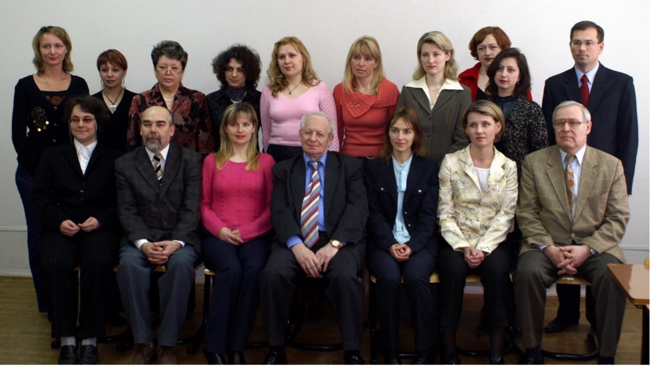 Сотрудники кафедры (2006 год). Нижний ряд (слева направо): Кабанова Н.В.,  Кудряшов А.П., Куделько С.Н., Юрин В.М., Шапчиц М.П., Молчан О.В., Соколик А.И.; верхний ряд: Цап Т.В., Кудряшова В.А., Курило Е.С., Прокофьева Е.С., Цурбанова И.А., Притулик Н.В., Дитченко Т.И., Дронова Т.А., Высоцкая Ж.В., Смолич И.И.