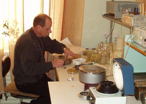 А.Г. Песнякевич за работой